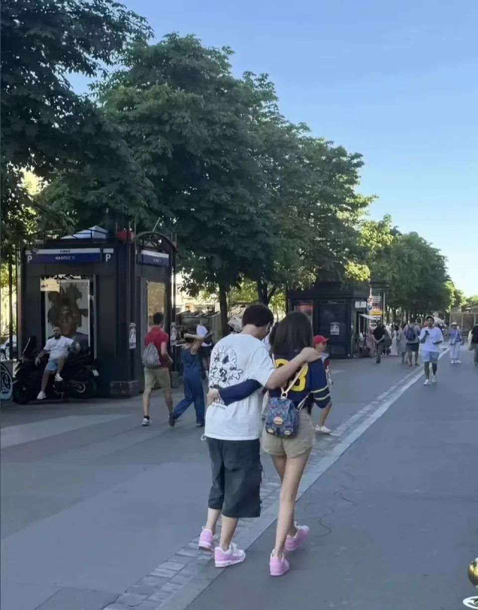 懒懒直播曝与王思聪交往细节，异国恋一个月见一次，疑出现感情危机（组图） - 4
