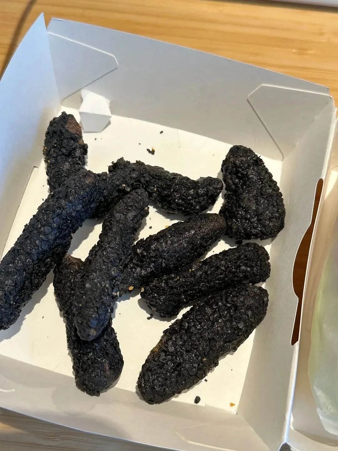 实物造型被吐槽“像拉了坨大的”！网友：这造型我很难评！奈雪新品“小狗贝果”大翻车？（组图） - 26