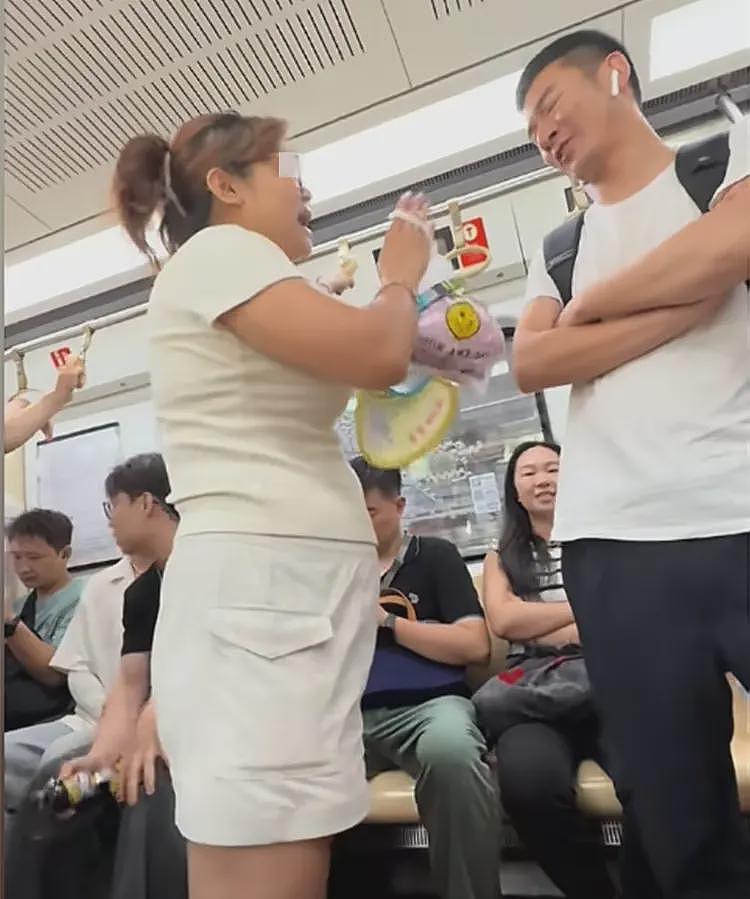 女子地铁怒吼多名乘客:因无人让座,吐槽国人素质低,夸奖美国好(组图) - 4
