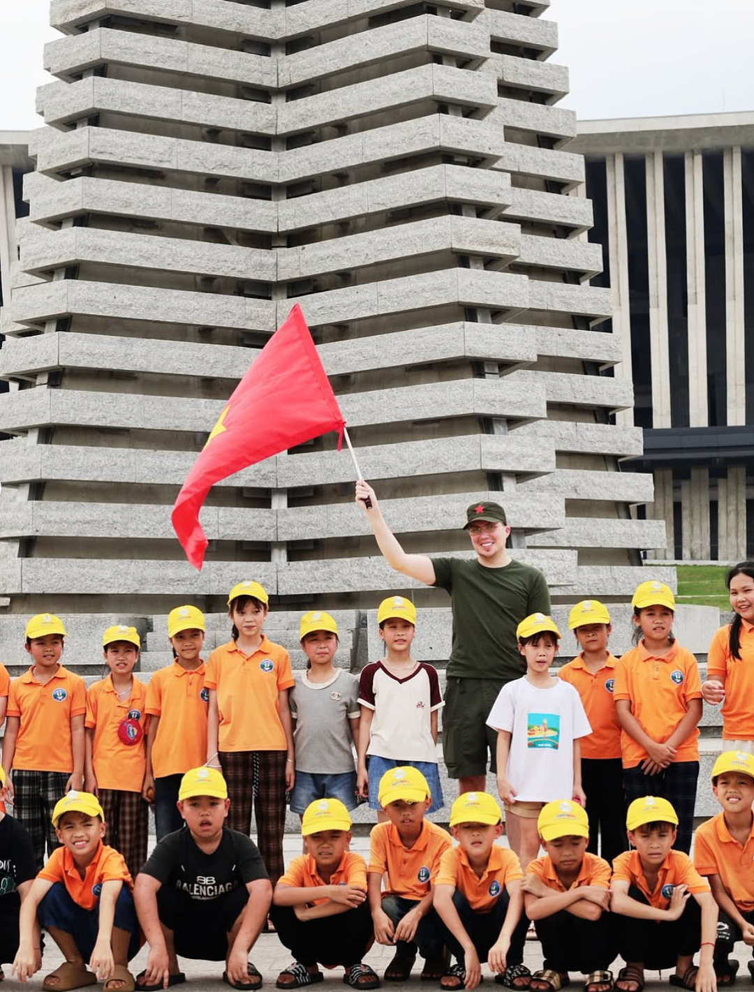 为变成韩国人，英国男子疯狂整容，做丁丁缩小技术甚至变成女人！如今，他却想变回最初...（组图） - 13