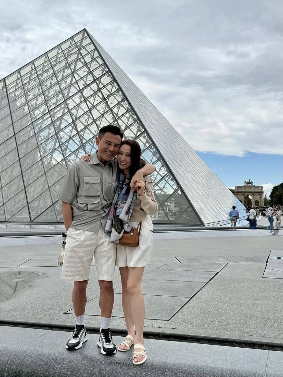 TVB前当家花旦一家三口国外旅行！15岁女儿暴风式长高，长腿吸睛（组图） - 5