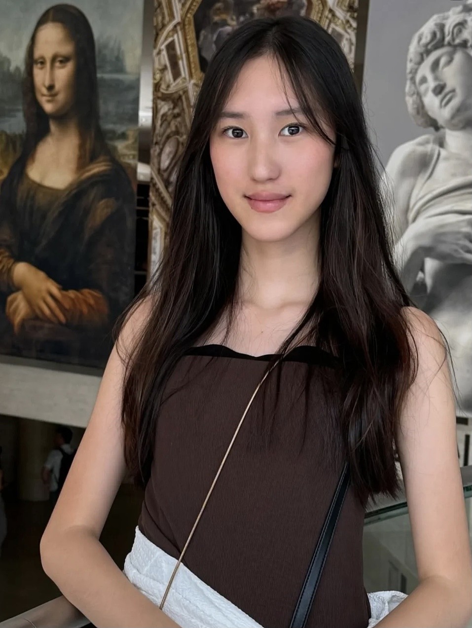 TVB前当家花旦一家三口国外旅行！15岁女儿暴风式长高，长腿吸睛（组图） - 7