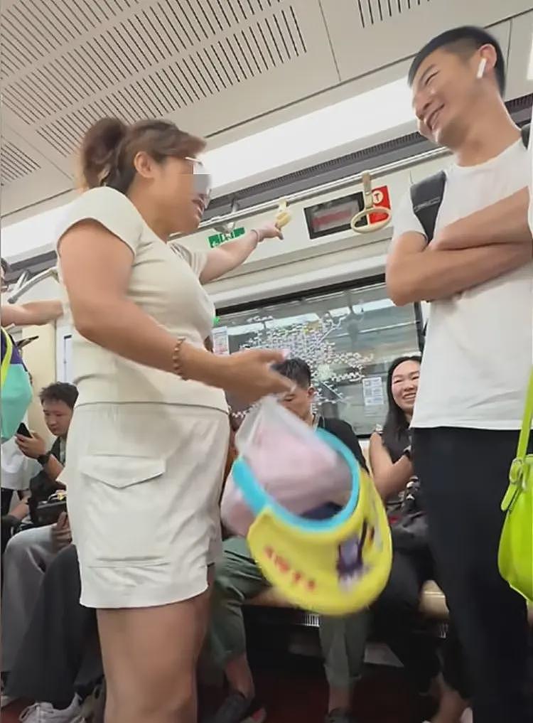 女子地铁怒吼多名乘客:因无人让座,吐槽国人素质低,夸奖美国好(组图) - 3
