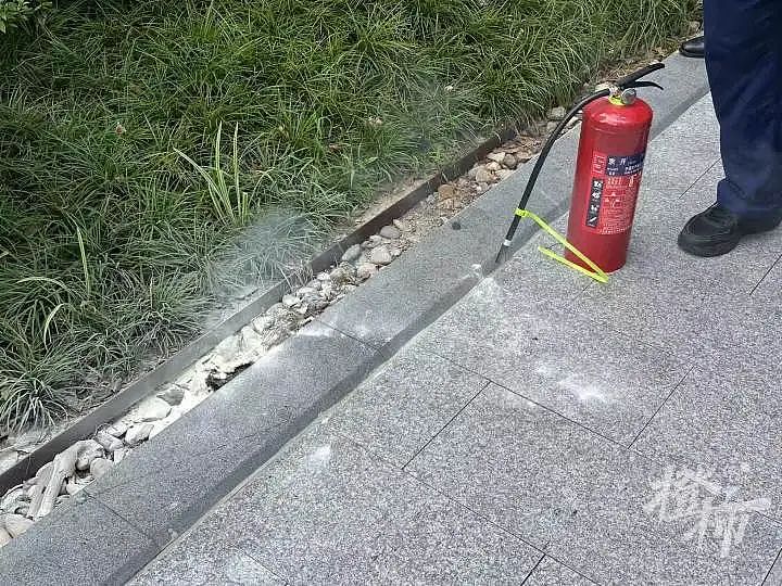 上海一商场门口,男子口袋里的东西突然起火,致三级烧伤!国家正在严查(组图) - 5