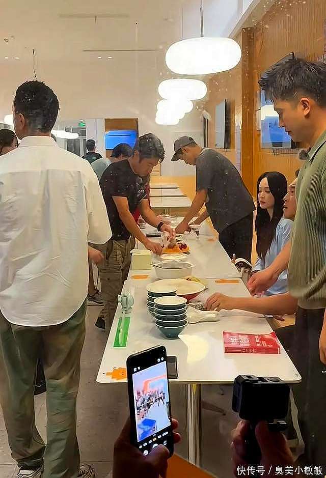 撒贝宁录综艺太拼49岁仍卖力干活,长红秘诀藏不住(组图) - 9