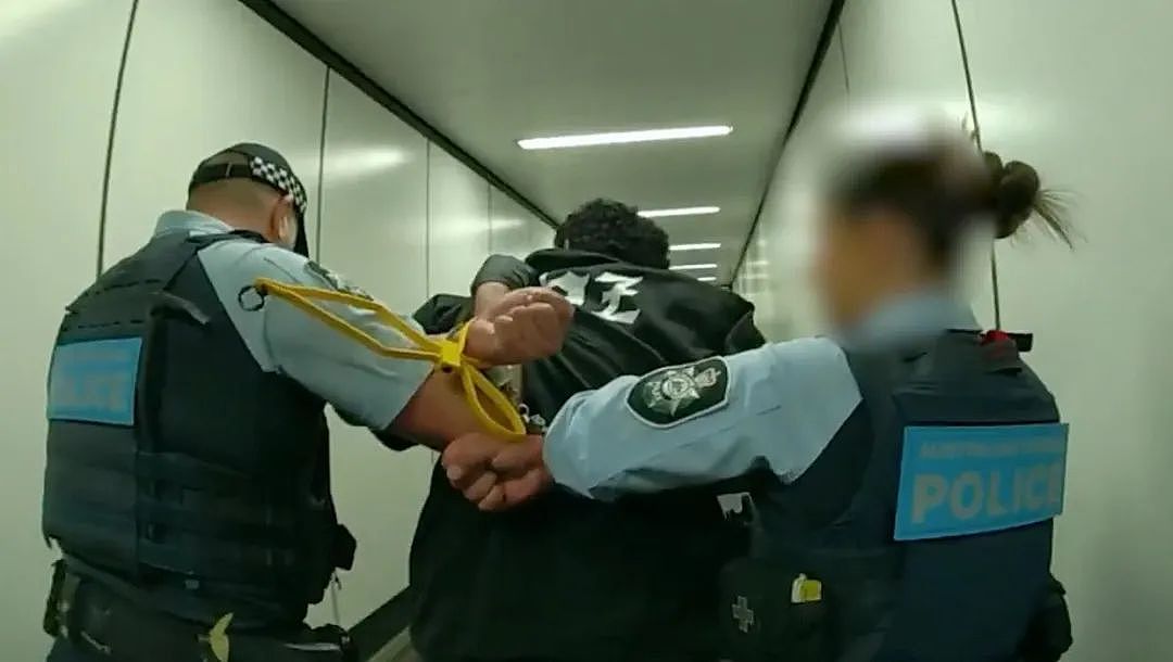 奥克兰游客被抢劫殴打！19岁男子认罪；纽航上发飙冲撞空乘，终判罚款监禁；政府部门71个岗位被砍，25职位改兼职（组图） - 9
