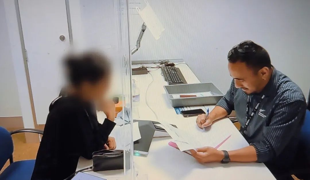 中国大姐刚入境新西兰被关“小黑屋”!说了这句话,当晚遭遣返…(组图) - 11