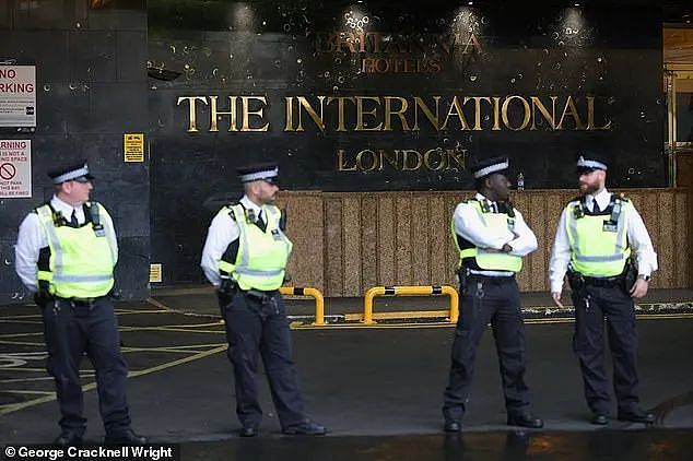 大量难民入住伦敦豪华酒店,英国人怒了:我们都住不起,凭啥他们能住??(组图) - 8