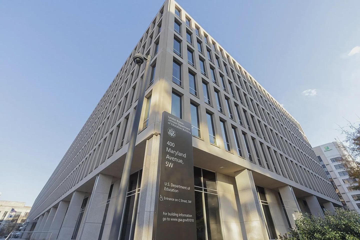 把奖学金颁予无证移民学生,联邦调查五所大学(图) - 1