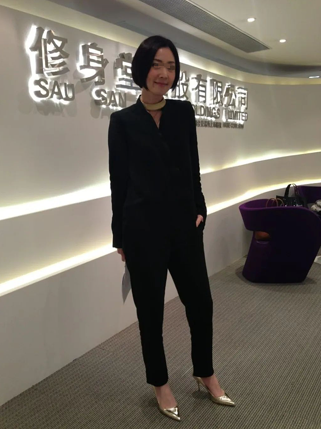 这俩竟然在一起了?离异男靠P图装富豪成全港笑柄,灵童转世被大佬抛弃的她恋爱脑上头拼命维护?(组图) - 22