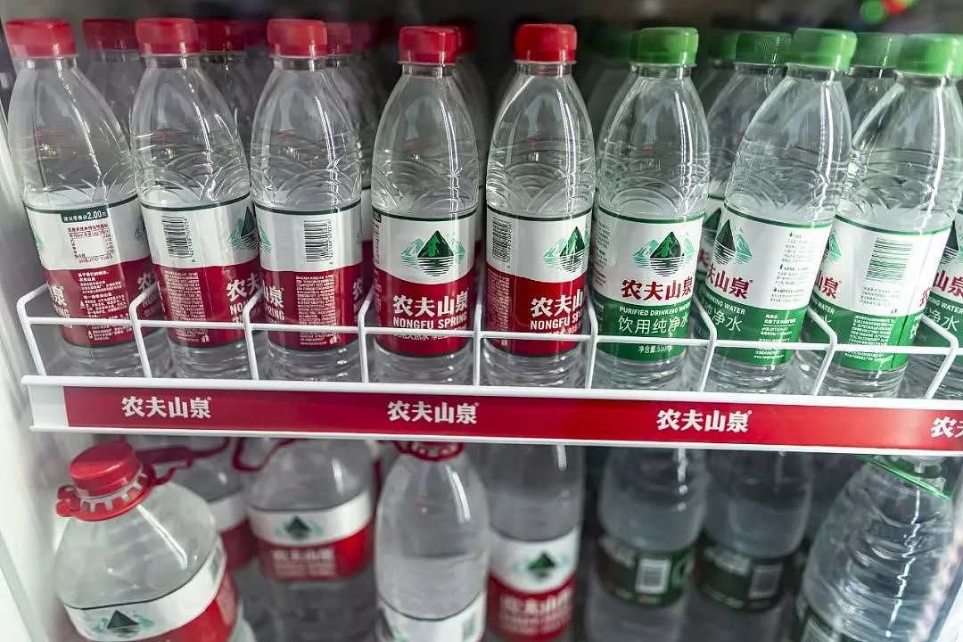 农夫山泉股价大涨，刚刚创下42个月新高！近2周市值暴增超800亿，总市值再回5200亿港元！发生了什么？（组图） - 1
