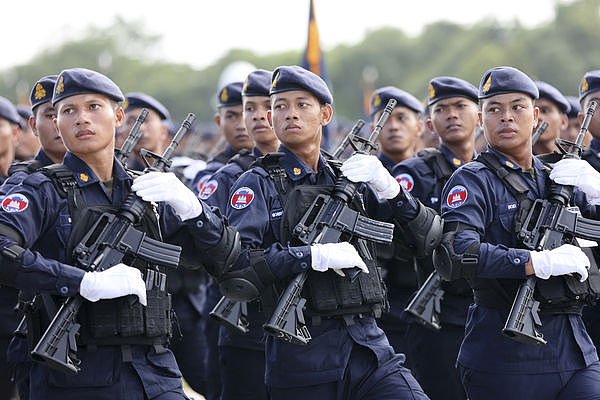 泰国警告!与柬边境冲突“恐走向战争”,交火第2天已酿16死(组图) - 4
