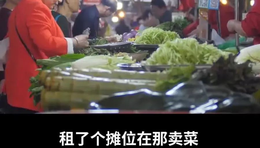 男生当“迪士尼陪玩”可以攒50万买房,看到他怎么挣钱我一点不眼红(组图) - 1