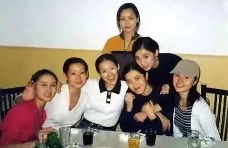 49岁梅婷“夜店热舞”火了！带孩子、家务都“不会”，却被2婚老公宠上天，她凭什么？（组图） - 13