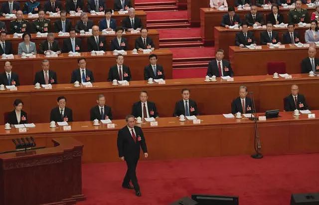 习近平罕见直批地方扎堆发展新能源和AI：“反内卷”运动背后的政绩焦虑（组图） - 2