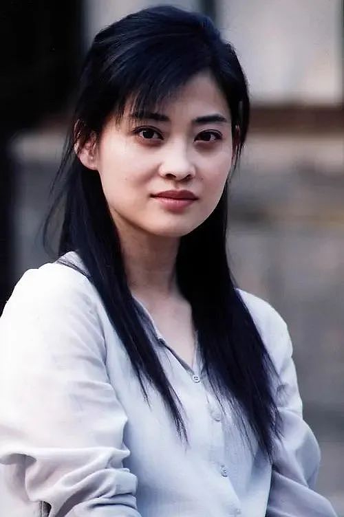 49岁梅婷“夜店热舞”火了！带孩子、家务都“不会”，却被2婚老公宠上天，她凭什么？（组图） - 9