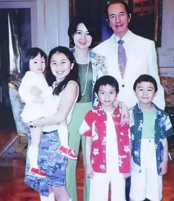 创一代过世“戏”都多，娃哈哈葬礼演戏赌王家多一子，最狠的是她（组图） - 11
