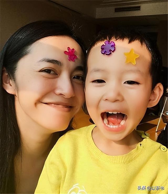原来他就是姚晨的儿子，五官酷似爸爸，12岁身怀绝技成为她的骄傲（组图） - 3