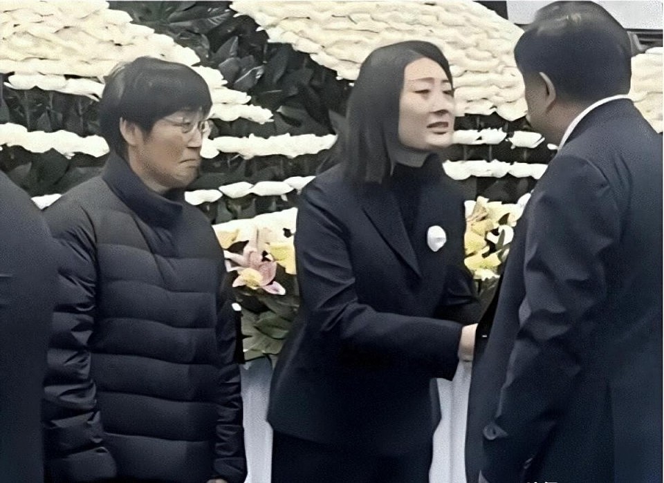 创一代过世“戏”都多，娃哈哈葬礼演戏赌王家多一子，最狠的是她（组图） - 5