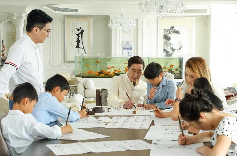 创一代过世“戏”都多，娃哈哈葬礼演戏赌王家多一子，最狠的是她（组图） - 18