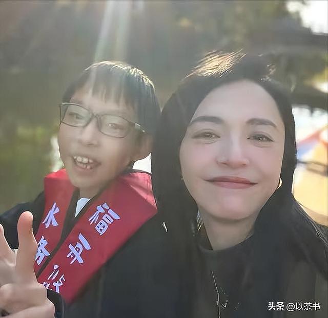 原来他就是姚晨的儿子，五官酷似爸爸，12岁身怀绝技成为她的骄傲（组图） - 1