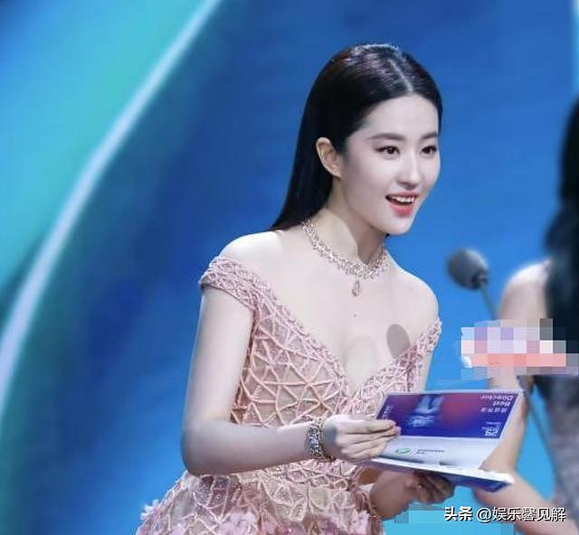 白玉兰风波一月后，37岁刘亦菲再传喜讯，让等了7年的娱乐圈沉默（组图） - 12