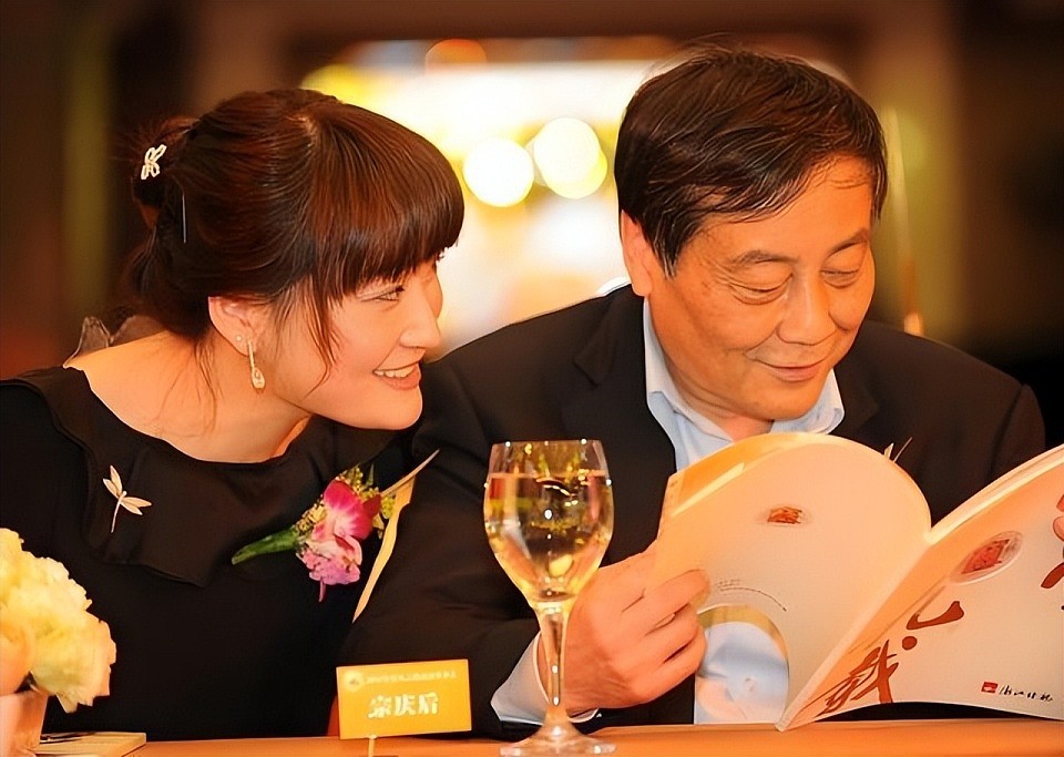 创一代过世“戏”都多，娃哈哈葬礼演戏赌王家多一子，最狠的是她（组图） - 1
