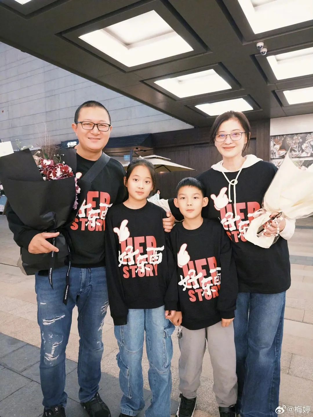 49岁梅婷“夜店热舞”火了！带孩子、家务都“不会”，却被2婚老公宠上天，她凭什么？（组图） - 42