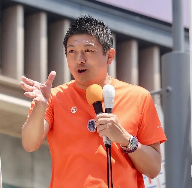日本男政客称老女人不能生孩子，鼓励女高中生毕业前生3胎（组图） - 17