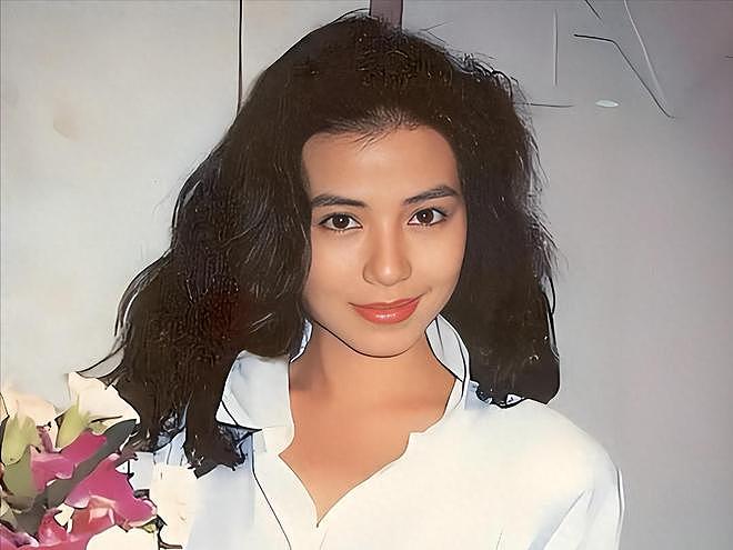 “东方梦露”迷倒刘德华,惊艳众生却守寡数年,如今的她还好吗?(组图) - 1