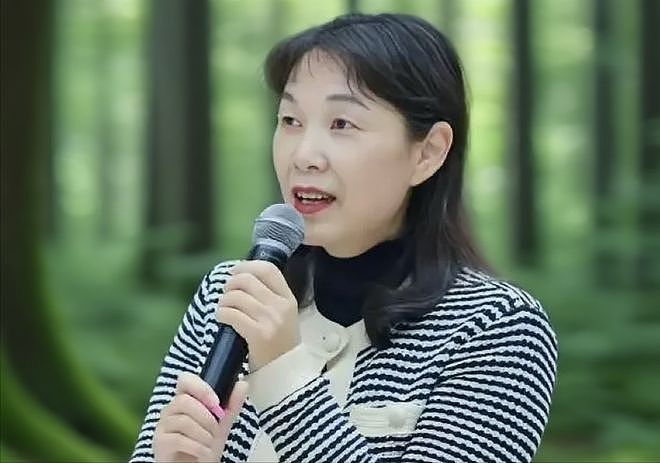 杜建英朋友圈首曝光：送别宗庆后隐忍克制，朋友圈头像引热议！（组图） - 1