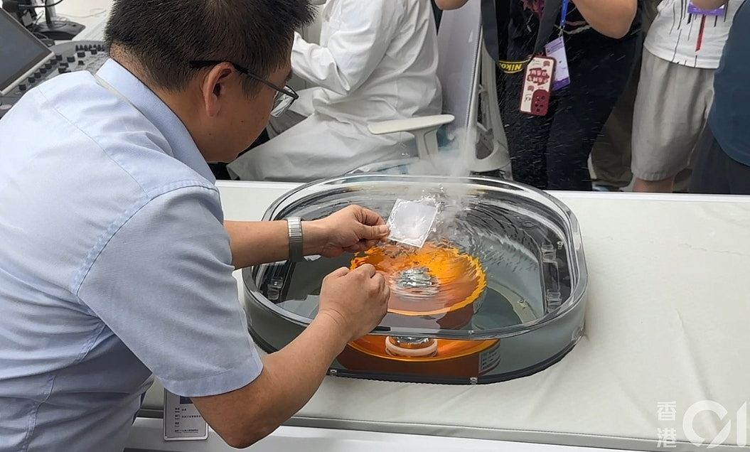 重庆原创海扶刀“隔山打牛”不开刀灭肿瘤，港完成1300宗手术（组图） - 2