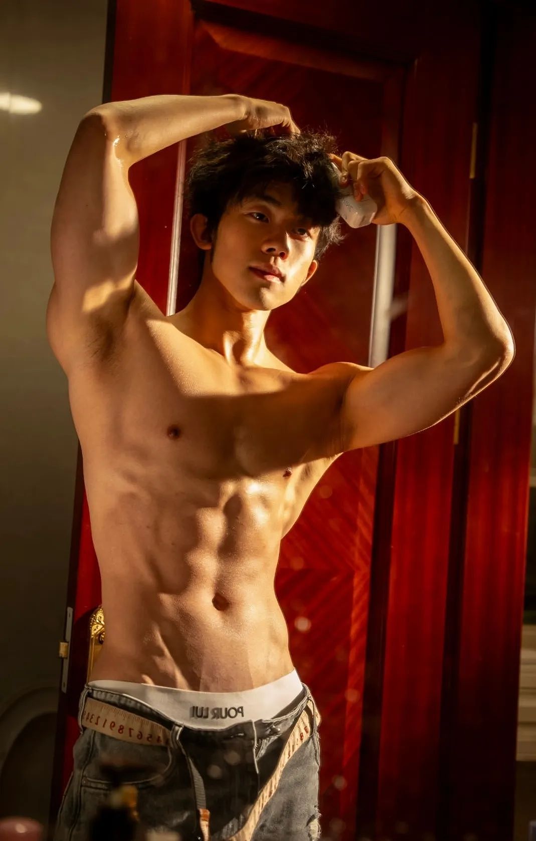 【帅哥】195肌肉直男下海拍写真被摄影师得吃，网友辣评：换我来...（组图） - 6