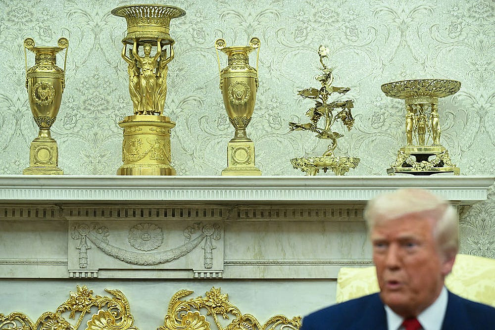 川普花式改造白宫，装修前后对比图曝光，迷之风格遭网友疯狂吐槽...（组图） - 1