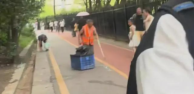 游客辱骂驱猴大爷后续:更多本地人发声,男子身份被扒,账号被骂到私密(视频/组图) - 15
