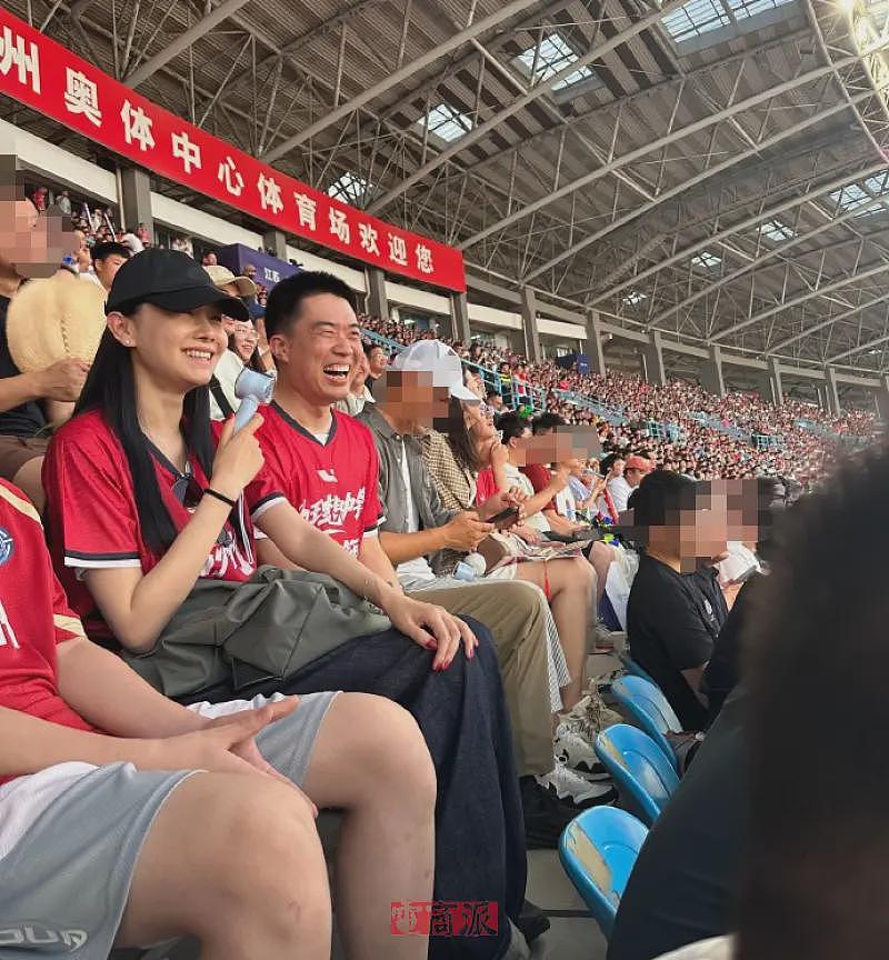 李想靠漂亮老婆冲上热搜,网友:学到刘强东精髓了(组图) - 7