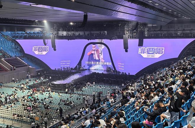 岳云鹏演唱会座无虚席!郭德纲现身唱曲,黄晓明陈梦孙越到场支持(组图) - 4