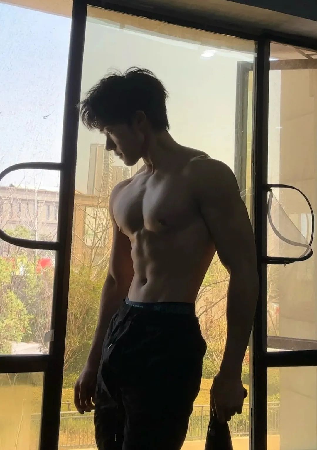 【帅哥】195肌肉直男下海拍写真被摄影师得吃，网友辣评：换我来...（组图） - 8