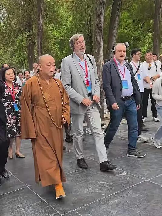 曝释永信被带走调查，1件袈裟16万，1串佛珠过亿，他到底多有钱？（组图） - 22
