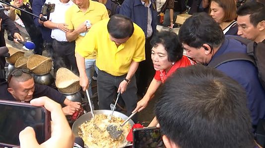 76岁他信到边境做炒饭，被当面发难，佩通坦首承认打击电诈引仇恨（组图） - 3