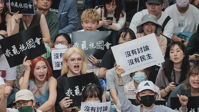 台湾“大罢免”惨败的五个启示（组图） - 3