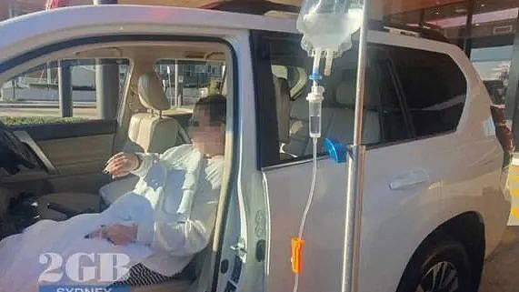 炸了！澳洲70岁重病老人，躺医院地板24小时，等不来一张床...（组图） - 4