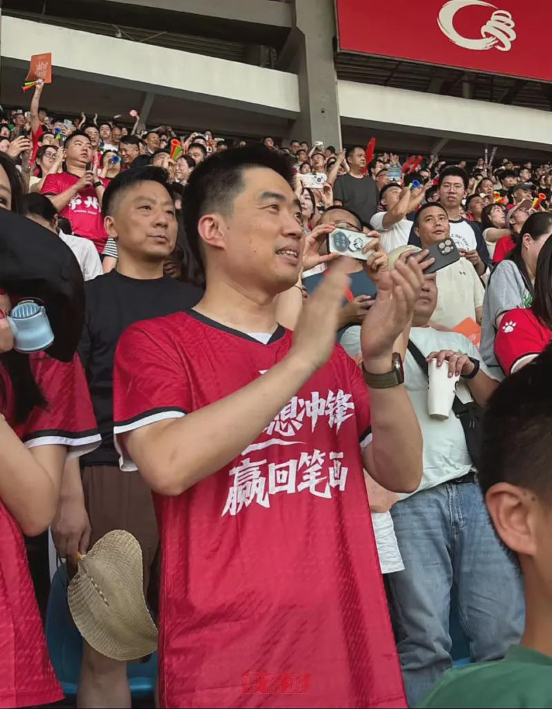 李想靠漂亮老婆冲上热搜,网友:学到刘强东精髓了(组图) - 8