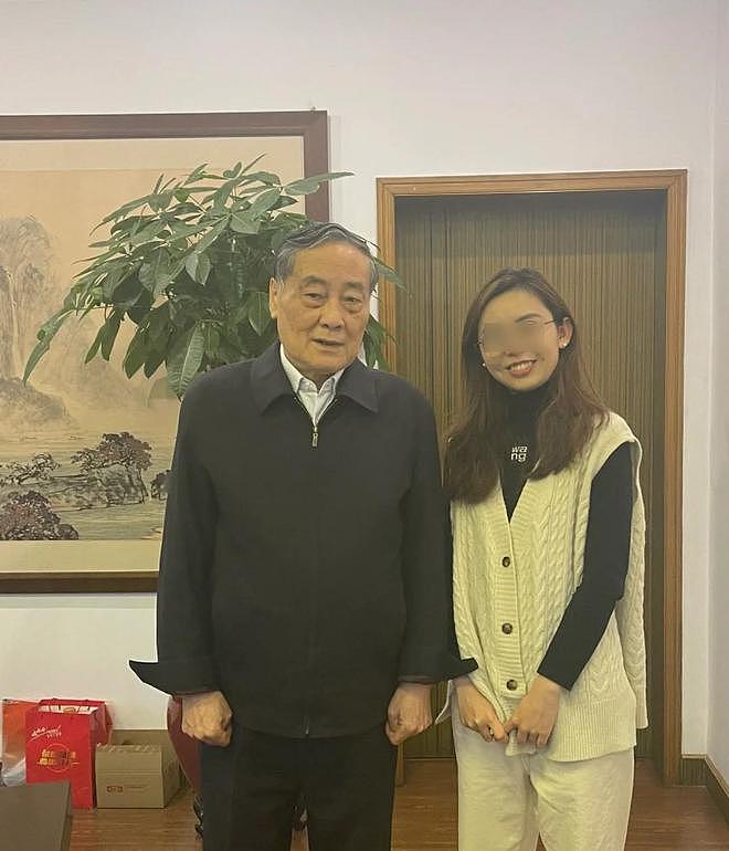 杜建英朋友圈首曝光：送别宗庆后隐忍克制，朋友圈头像引热议！（组图） - 6