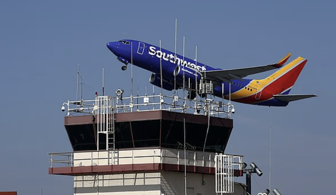 恐怖！客机高空急落，乘客被甩飞撞上天花板，两机险些空中相撞（组图） - 2