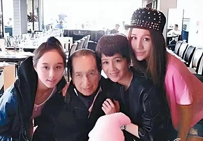 看不上王思聪,却想攀霍家?被嘲私生女、母亲是姨太太的她靠什么(组图) - 7