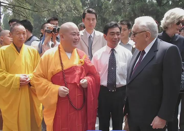 曝释永信被带走调查，1件袈裟16万，1串佛珠过亿，他到底多有钱？（组图） - 10