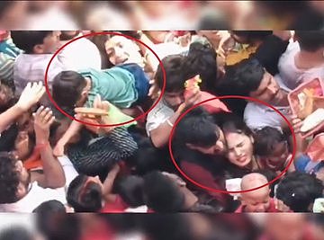 推挤踩踏6人丧命！印度神庙塞爆突传“电线掉落”，信徒互踩奔逃画面曝（视频/组图） - 1