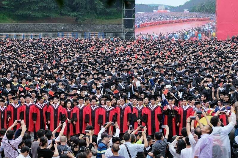 “万元时代”降临!大学学费最高飙涨42%,中国一般家庭面临沉重经济压力(组图) - 1