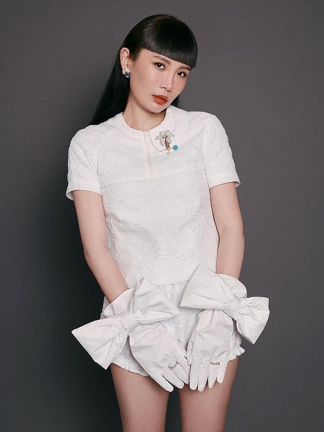 42岁歌后魏如萱官宣与小21岁网红恋情,否认插足,牵手男友撒狗粮(组图) - 9